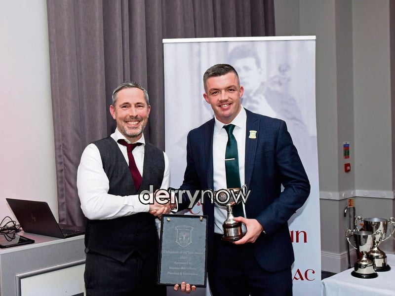 Sean Dolans GAC Clubperson of the Year is presented to Eamon McGinley (on right) by Kevin Harley. (Photos - Kerrie Quinn, nwpresspics)