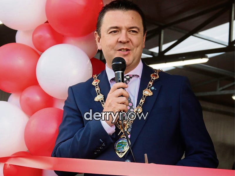 Mayor Ruairí McHugh speaking before cutting the ribbon to officially open Daíres Gym.