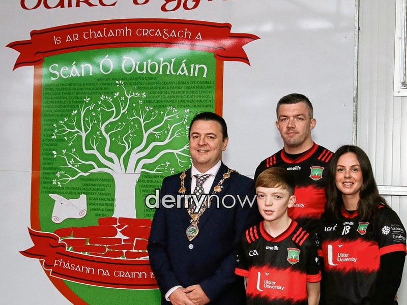 Mayor Ruairí McHugh pictured with Daíre's parents Eamonn and Rachel and brother Cahir. 