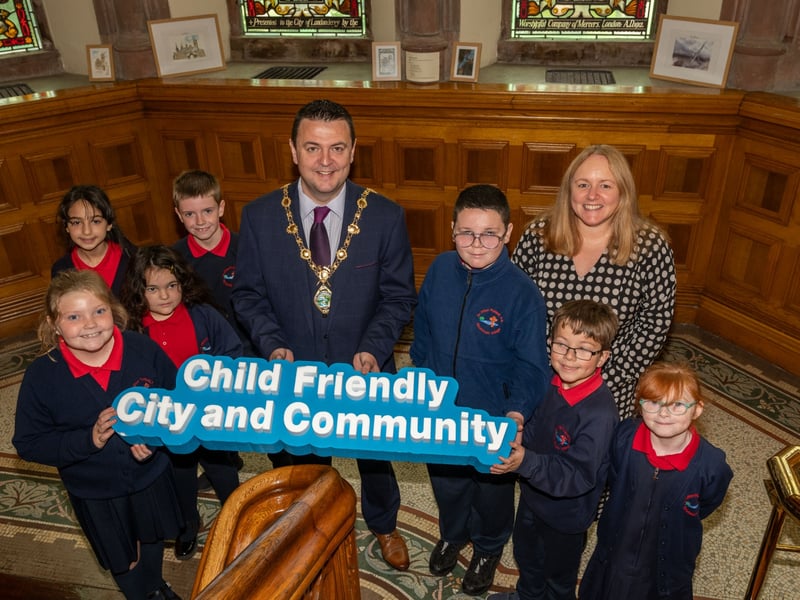 Pupils from St. Oliver Plunkett Primary School with the Mayor of Derry City and Strabane District Council, Councillor Ruairí McHugh in the Guildhall where they discovered a range of interesting facts about the Mayor’s role as First Citizen of the City and District, as part of Local Democracy Week. The event included a debate on the merits of Outdoor and Indoor Activities with Alderman Niree McMorris promoting outdoor activities and Councillor Sean Fleming promoting indoor activities. There was also a quiz a Q&A with the First Citizen and an art competition for the pupils for the 13 schools from across the District. (Photos: Martin McKeown)
