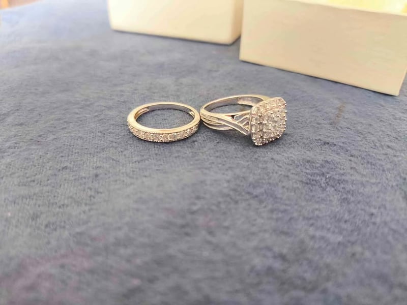 Do you know there are brand new wedding rings available to buy from Facebook market? Here are some of the options if you are looking to pop the big question!