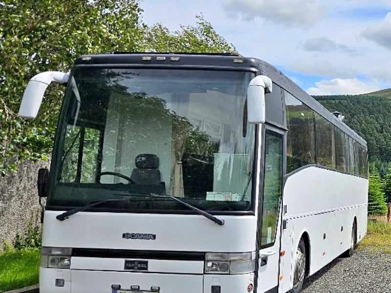 Do you want to own a converted luxury coach and live off the grid? The perfect solution is now on Facebook market for €79,500! The bus is ideal as a stylish Airbnb, guest retreat, or additional living quarters.