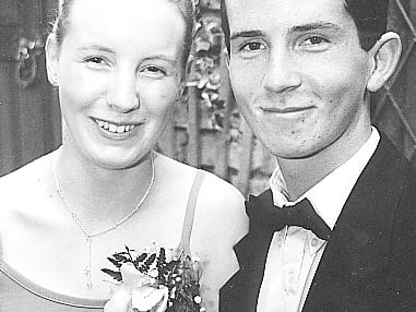 We have delved deep back into the Offaly archives for today's Throwback Thursday which features pictures from a Grad celebrated in Tullamore. We believe the pictures are from the late 1990s. Who will you recognise today? CLICK ON NEXT ABOVE TO GO THROUGH THE GALLERY OF PICTURES