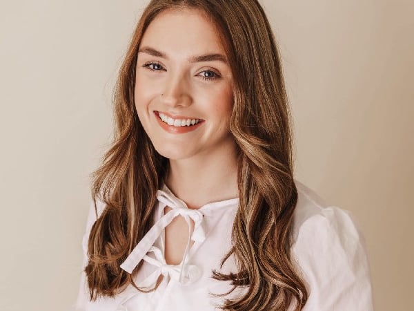 Mayo Rose - Clara Gardiner Hi there! My name is Clara Gardiner, and I am honoured to be representing the Green and Red of Mayo in this years’ Rose of Tralee. I am 24 years old, and I hail from a small village called Kilfian in north Mayo. I am blessed to have the incredible scenic views of Downpatrick Head Céide Fields and Néphin, to name but a few, on my doorstep. I am a proud mummy to my son, Noah who turns 3 on the 7th of August this year, just before I start my journey on the Rose tour! I am also a full-time student in St. Angela’s Sligo, studying a bachelors’ degree in Home Economics education. In my spare time I love singing and playing my guitar at weddings, gigs or anywhere I can go! I also enjoy running, reading, baking, travelling and creating art. I am so excited for the journey ahead and the experiences the next two years as Mayo rose will bring. I will hopefully meet you somewhere along the way!