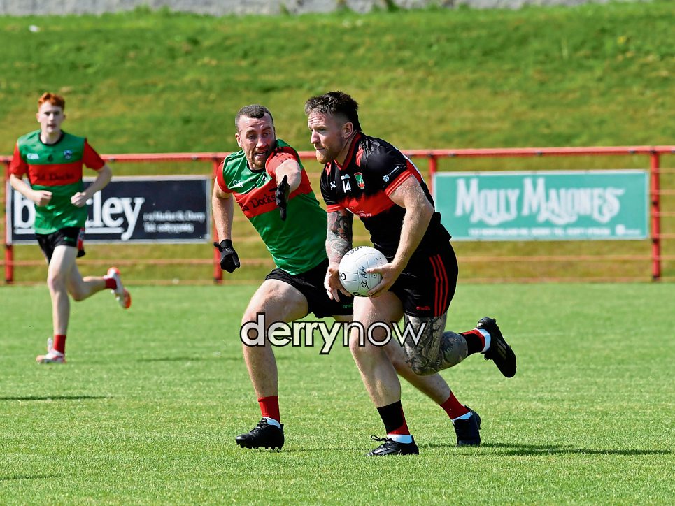 Doire Trasna’s Dylan Deery tackles Gearoid McDermott of Sean Dolans. 