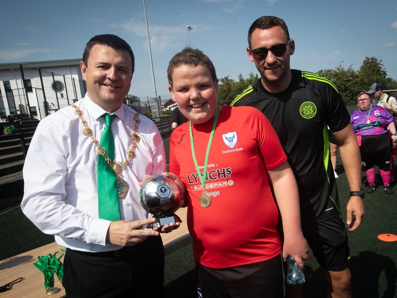 The Mayor presenting the Player of the Tournament trophy to one of the Oxford Bulls players during Tuesday's presentation.