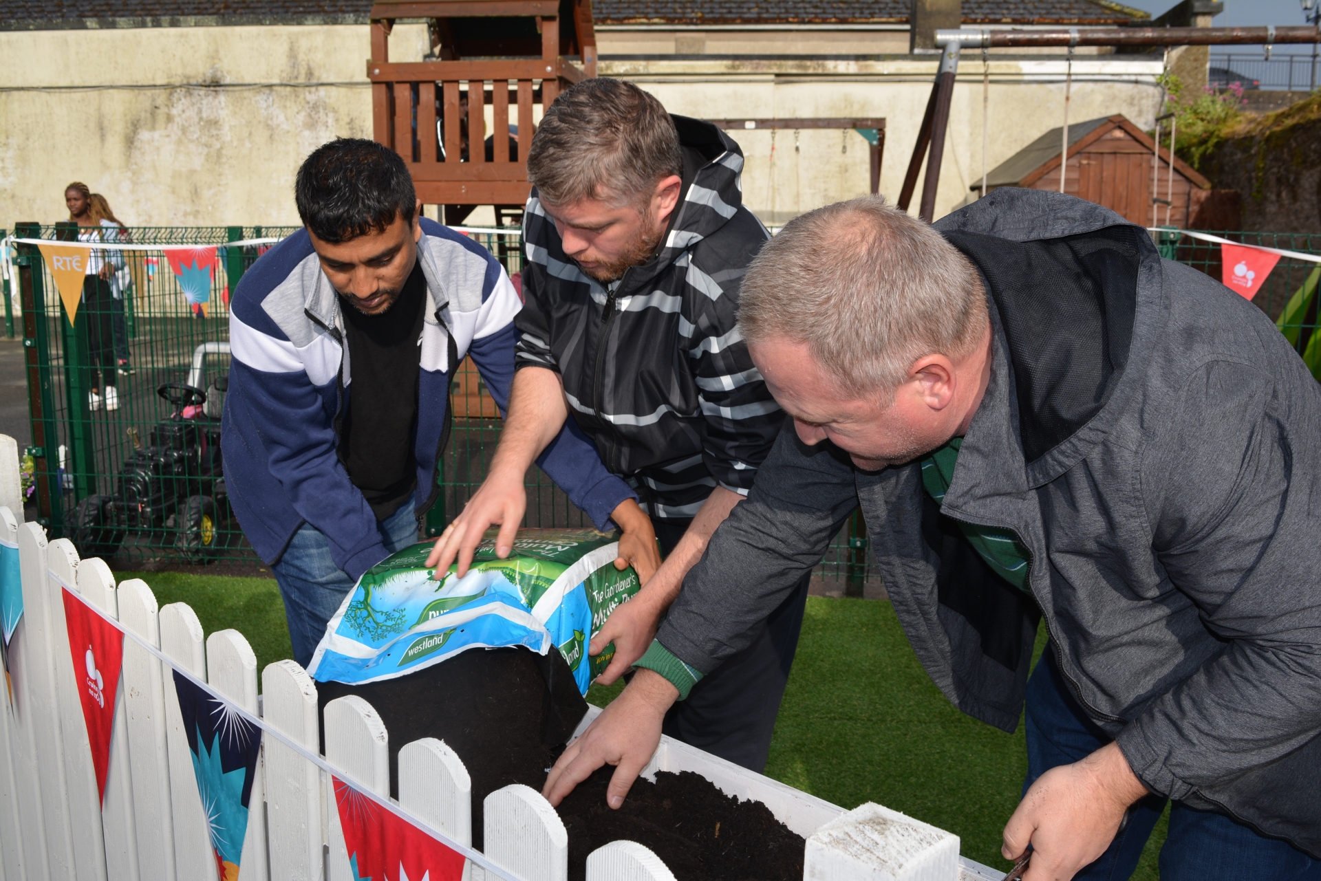 New garden with striking mural opened at Carrick-on-Suir direct ...