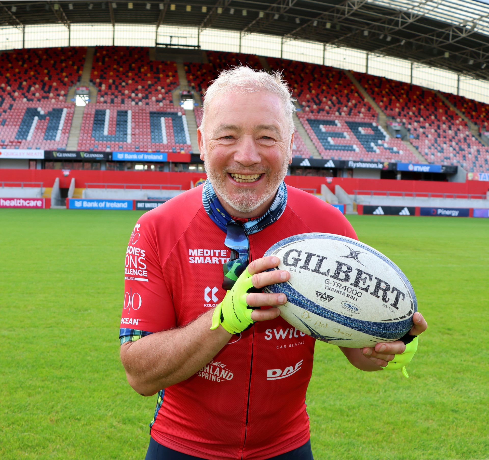PICTURES: Ally McCoist, Kenny Logan and celebrity team stop off in ...