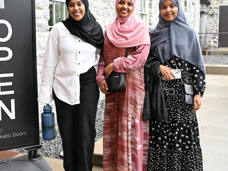 Sadri, Deeqa and Salwa PICTURE Vicky Comerford