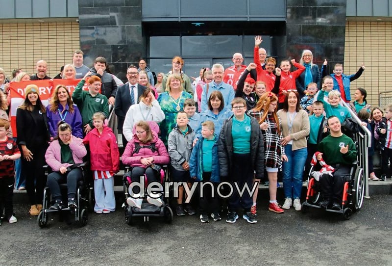 Deputy Mayor Niree McMorris with Undertones bass guitarist Mickey Bradley, staff and pupils from Ardnashee College who featured in the film “Teenage Kicks”, by the late Vinny Cunningham outside Brunswick Moviebowl before the screening. (Photos - Tom Heaney, nwpresspics)