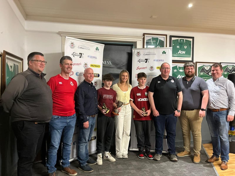 U13 boys from left to right: Johnny Boyle, Paul Garry (coach), Jimmy Martin, Jason Brennan (player of the year), Megan Burns, Oisin Boyle (most improved player), Andy Keary, Pietro Scarnicchio (coach), Conor Clavin (manager / coach). CLICK ON THE ARROWS ABOVE TO GO THROUGH ALL THE PICTURES