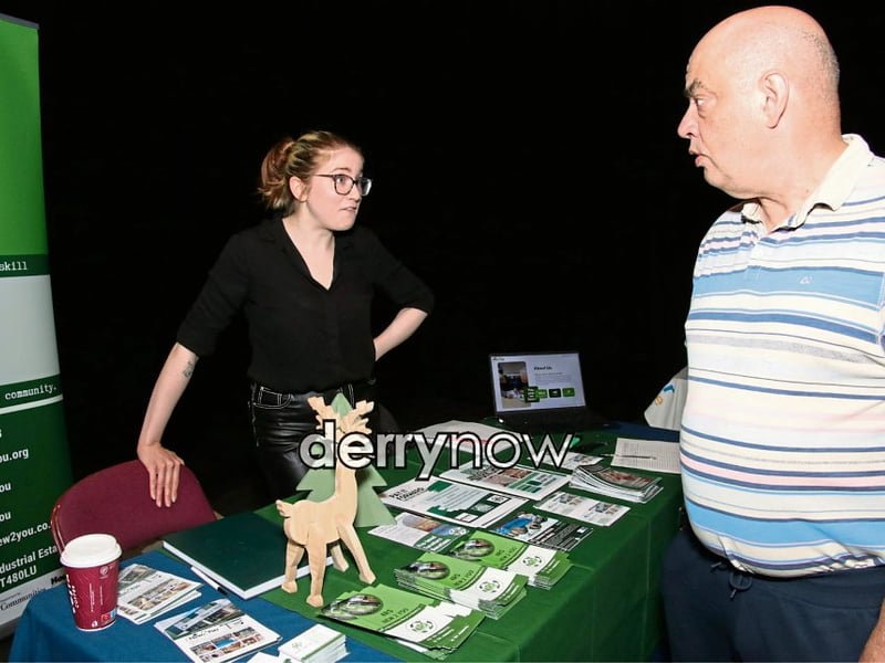 Rachel Barnes, Co-Ordinator, 4Rs New 2 You chatting with a customer. 