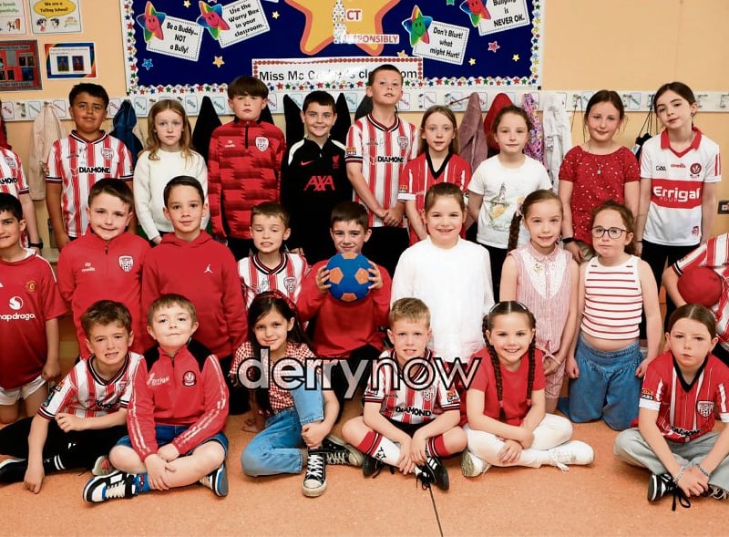 Hollybush PS pupils 'Going Red for Ryan'.