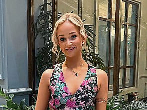 Rachel Gallagher sponsored by Nakid by Sharon Leavy My name is Rachel Gallagher and I come from the town of Tullamore. I am 19 years old and currently completing a level 5 qualification in Art and Design. I have a real passion for art and fashion and hope to head to TUD in September to study Fashion Business and Retail. I work part time as a beautician in Nakid in Tullamore. I’ve worked there for two years now and love it more and more every day. Not only do I get to do what I love, I also have the pleasure of meeting so many new people within and outside of the community. If I am not painting people’s faces or analysing the latest edition of Vogue, I love to help out with charities such as Pieta House and The Irish Cancer Society, two organizations very close to my heart.