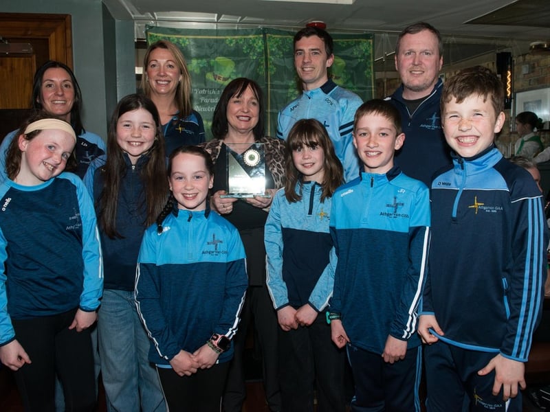 Best Walking Group Award - Athgarvan GAA and LGA, presented by Sen. Fiona O'Loughlin. 