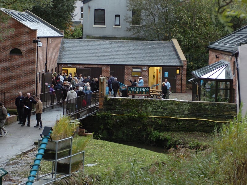 For dads who love the great outdoors, Meanwood Valley Urban Farm is hosting a hands-on Father's Day Survival Skills workshop on Sunday, offering a fun, practical, and educational way to explore the farm. 👨 Sugar Well Rd, Meanwood, Leeds LS7 2QG