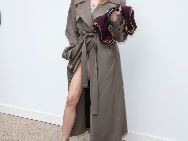 Michael Jackson’s daughter, Paris Jackson, followed in Graham’s footsteps in an outerwear-as-a-dress ensemble, donning a taupe trench coat and carrying a plum-coloured Falabella tote with matching pointed pumps.