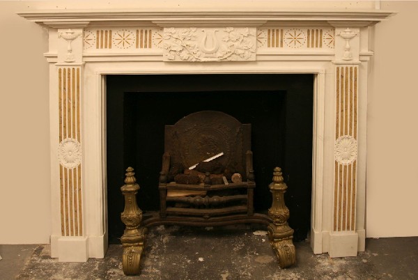 NEO-CLASSICAL MARBLE CHIMNEY PIECE €5000 - 8000