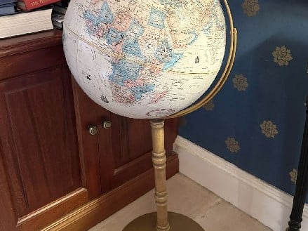 16-INCH TERRESTRIAL GLOBE €300 - 500