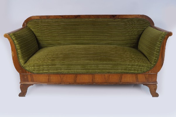19TH-CENTURY BIEDERMEIER MAHOGANY SETTEE €300 - 500