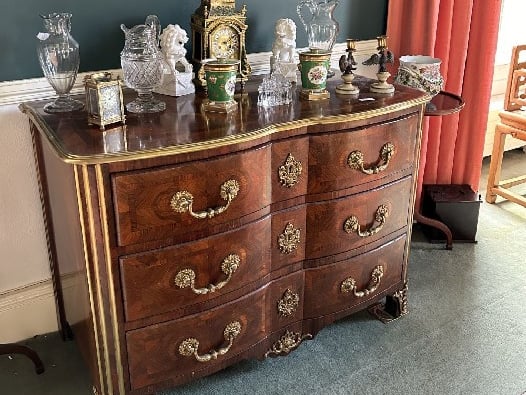19TH-CENTURY FRENCH KINGWOOD COMMODE €2000 - 3000