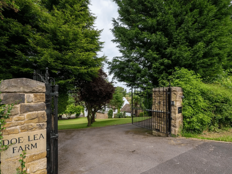 Doe Lea Farm, Main Road, Troway S21