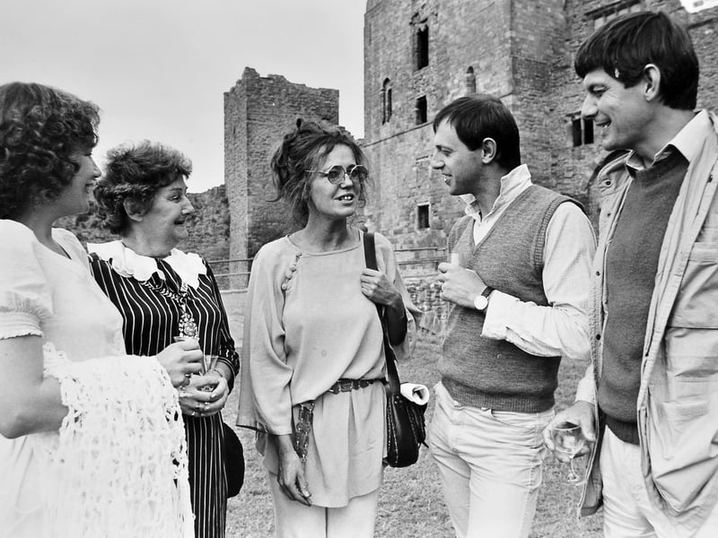 An informal sherry party was held in the grounds of Ludlow Castle in June 1983, bringing together Friends of the Festival and members of the cast of Antony and Cleopatra. Among those pictured are Ludlow mayor Councillor Dilys Poole, Carol Walker (wife of the play’s director), and cast members Lois Baxter, Kit Jackson and Paul Shelley, reflecting the social atmosphere surrounding the Ludlow Festival that year.