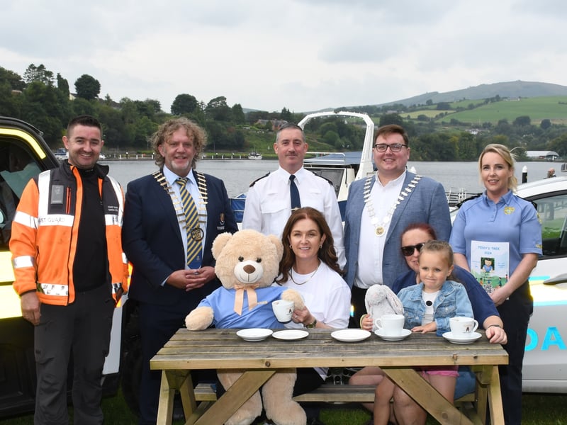 Killaloe Coast Guard, Mayor Alan O'Callaghan, Superintendent Eddie Golden, Cathaoirleach Declan Burgess, Garda Gemma Maguire & Sitting Garda Staff Breda Breen, Sergeant Deirdre Doherty & Daughter