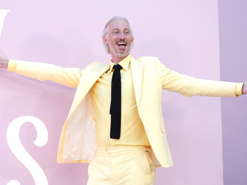 In true French fashion, their male co-stars didn’t disappoint. While the women retained an achromatic colour palette of cool Parisian insouciance, Bruno Gouery beamed in a soft-hued lemon suit, perfectly complimenting the lilac walkway.