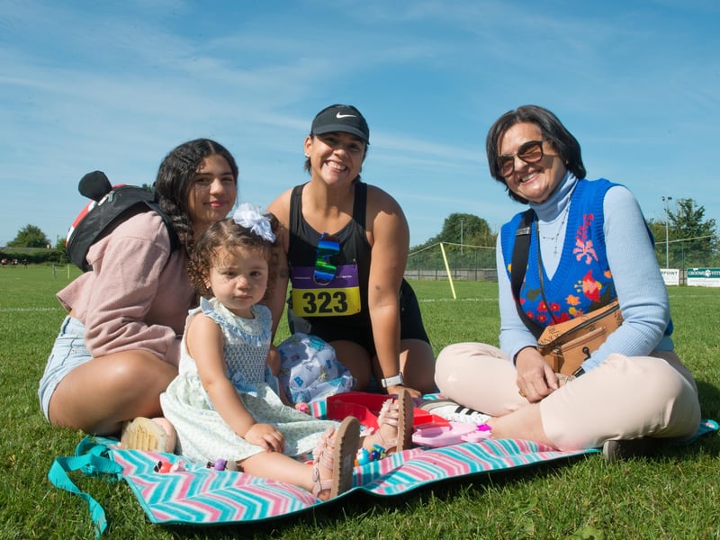 Resting before the run, The Hollanda Family