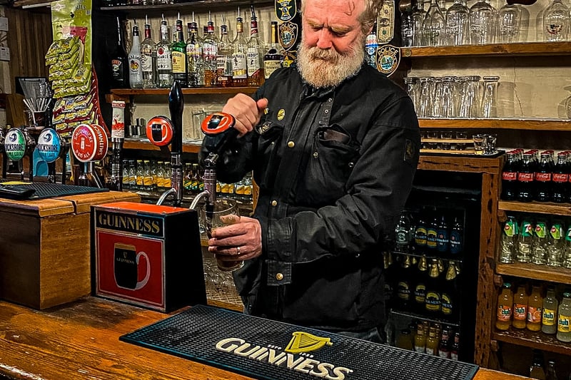 PICTURES: Very famous face pops up behind bar to pull pints at iconic ...