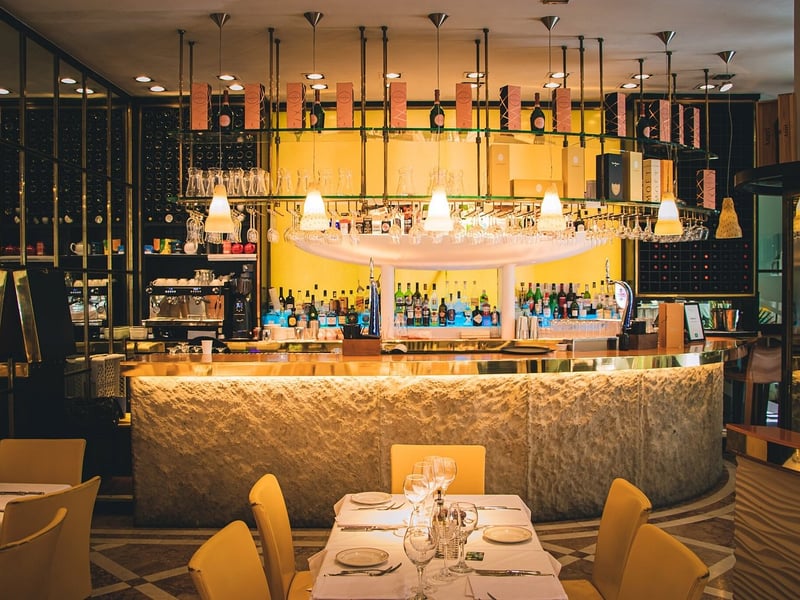 ⭐ 3.8 from 1,285 reviews. 📍 6-7 South Parade. 🗣 “What a place, such friendly helpful staff, the food was amazing! Would highly recommend the mixed seafood dish. So much choice and every bit of it was delicious."