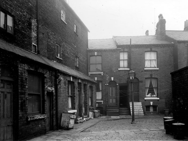 Mosdale Place in November 1960 On the left are the rear entrances to numbers 5 to 7, through terraced houses leading onto Hunslet Road. A wooden cabinet has been abandoned outside number 6. Numbers 8 and 9 are in the centre of the image with a ginnel between leading to Mosdale Street.