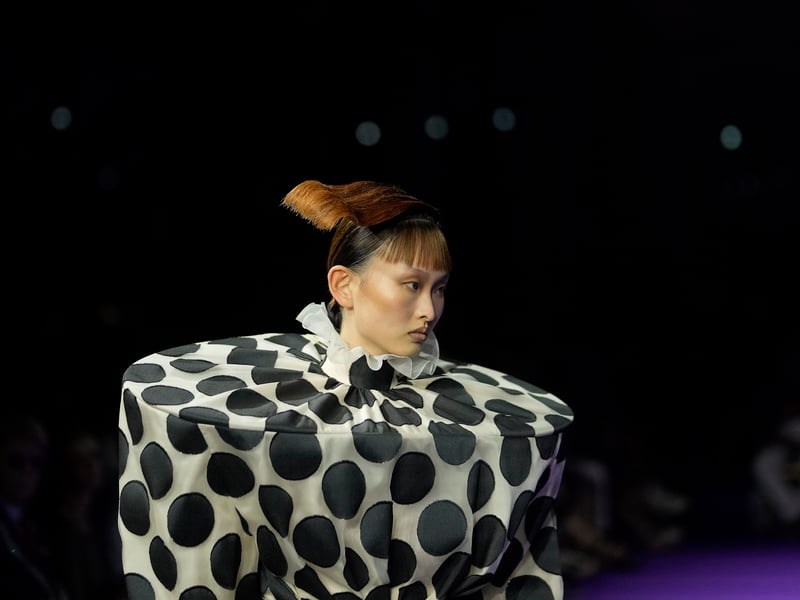 The show melded dysfunction and construction almost seamlessly. Viktor & Rolf freely experimented with the implausible and produced inventions like enthusiastic young scientists.