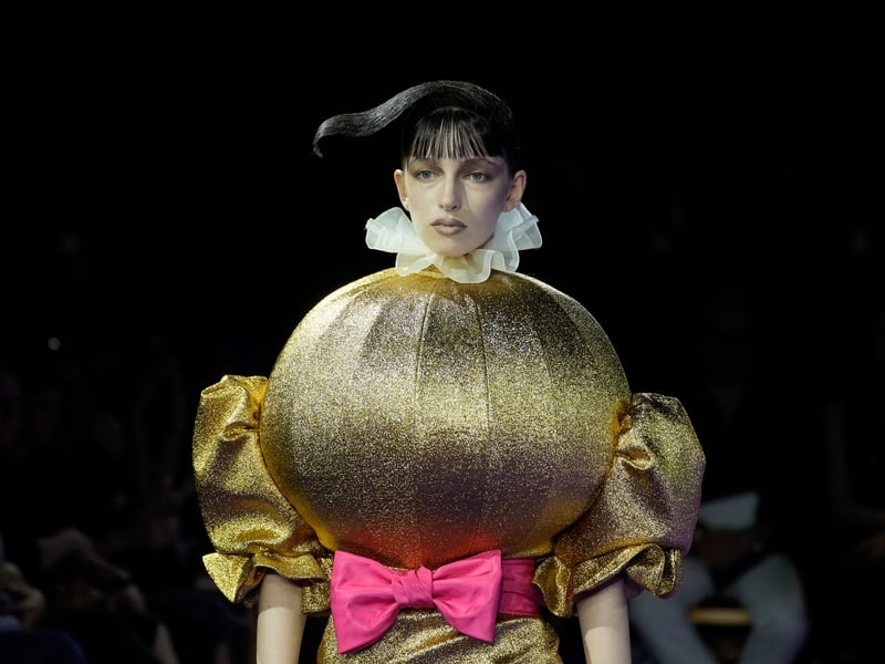 A box wrapped in fuchsia fabric encased a model whole, while multicoloured satin suits were assembled out of assorted 3D shapes and pussy-bow pleats cinched in exploding silhouettes.