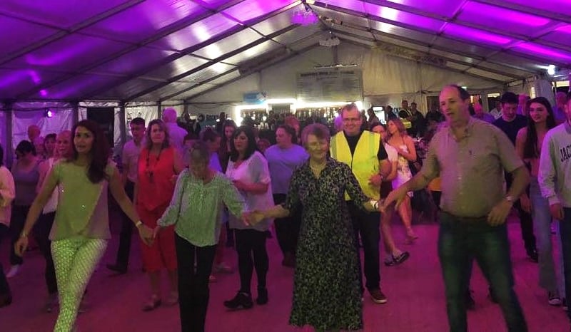Full dancefloor for Johnny Brady at the Tipp town Music Festival