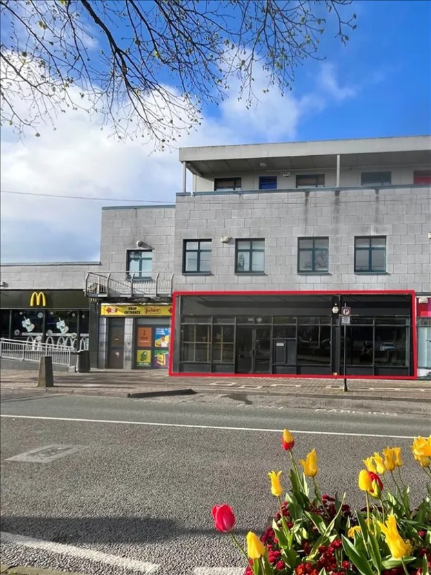 Unit 1, Hanover Square, Carlow Town, Carlow - €70,000 / year The premises is situated in a busy thoroughfare within a short stroll from all town centre amenities and opposite public car parking. Located in a prime position in Carlow Town, the former Xtra-vision Unit 1, Hanover Square. Adjacent to McDonald's restaurant and other notable retail businesses in the town. Carlow Town. 