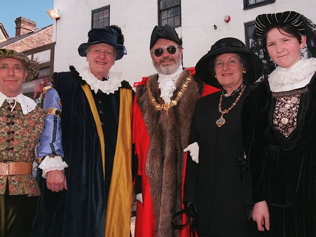 St George’s Day parade in Bridgnorth High Street, 1998. Left to right: Brian Williams, Gordon Loach, Mayor John Hurst-Knight, Mayoress Myra Hurst-Knight and Verity Matthews.