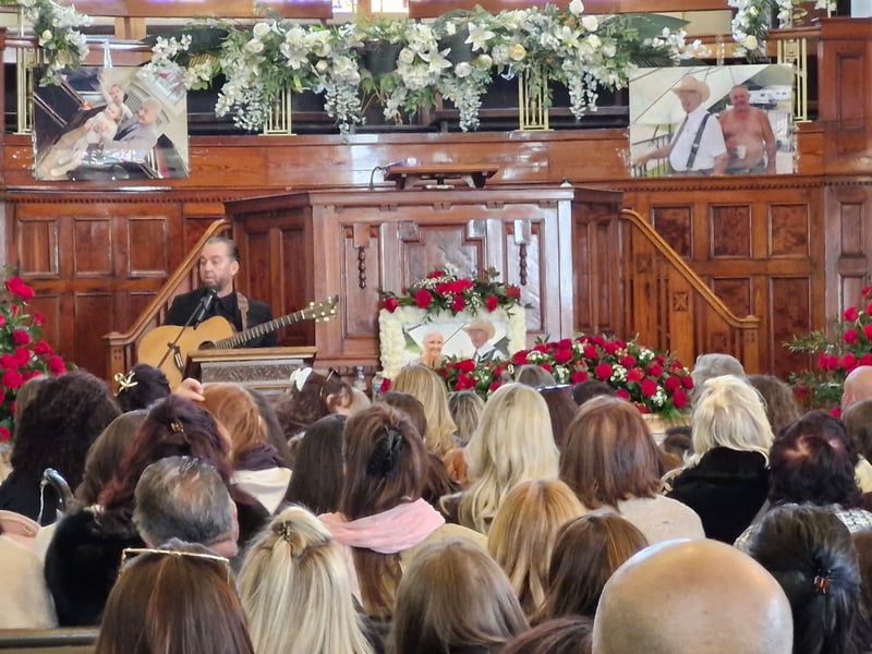 Pastor Shaun Lee welcomed those in attendance