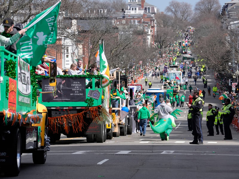 The Boston St Patrick’s Day Parade in the US usually draws about a million people, clad in green along the city’s narrow streets. It not only celebrates the city’s Irish heritage but also Evacuation Day, which commemorates the evacuation of British troops from Boston during the Revolutionary War.