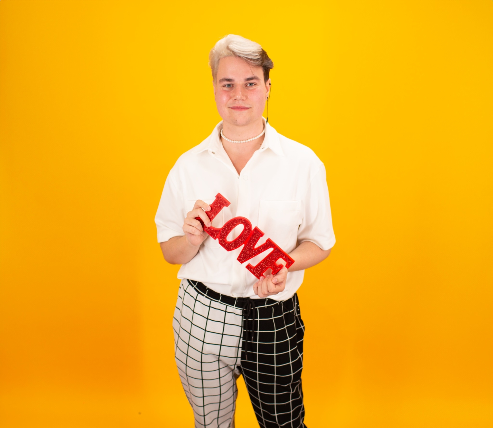 First Dates Ireland returns tonight on RTÉ 2 from 9.35pm, have a look at the singeltons ready to find love. Tired of being ghosted, student Alex (21) from Limerick (pictured above) hopes to find a kindred spirit in TEFL teacher Cillian (22) from Dublin. (pictured next)