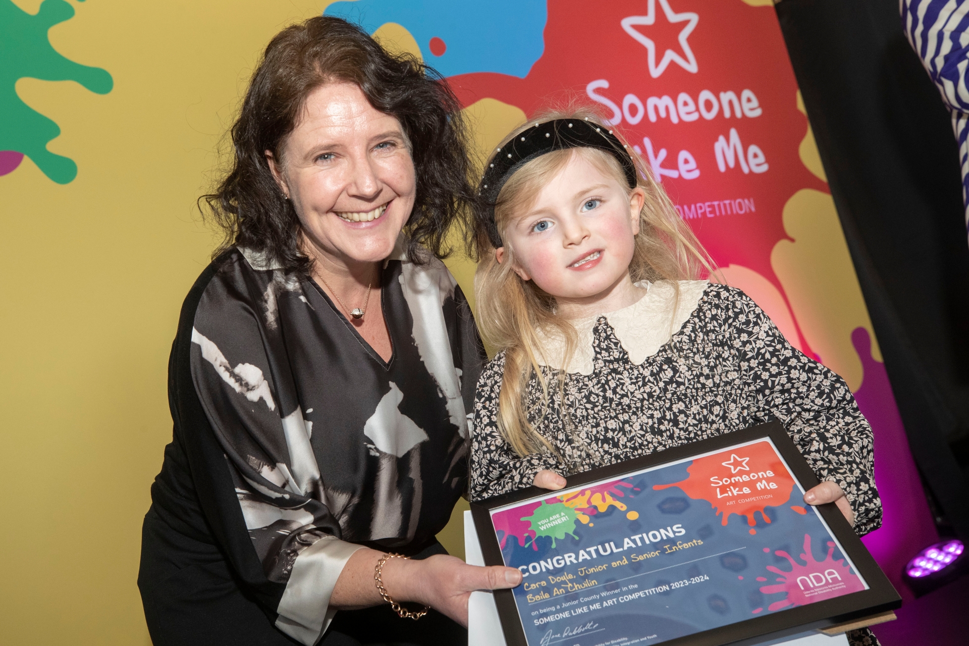 Pictured below: Dr. Aideen Hartney from the National Disability Authority with Cara Doyle from Baile an Chuilin, Carlow. Winner of the Senior and Junior Infants age group.
