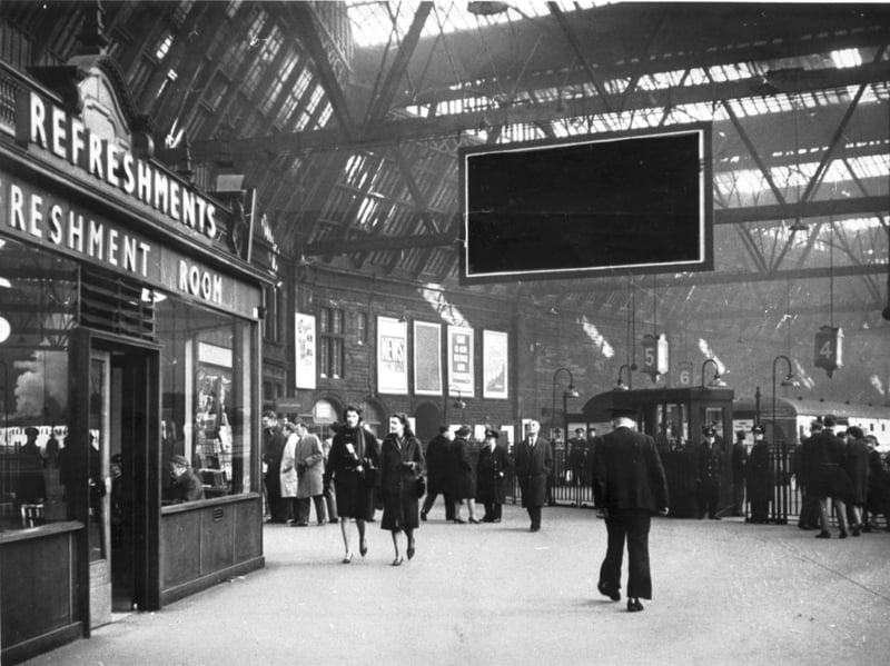 Passengers at Caledonian Station (also known as Caley Station, or Princes Street Station ), the former Edinburgh railway station on Princes Street, in March 1963