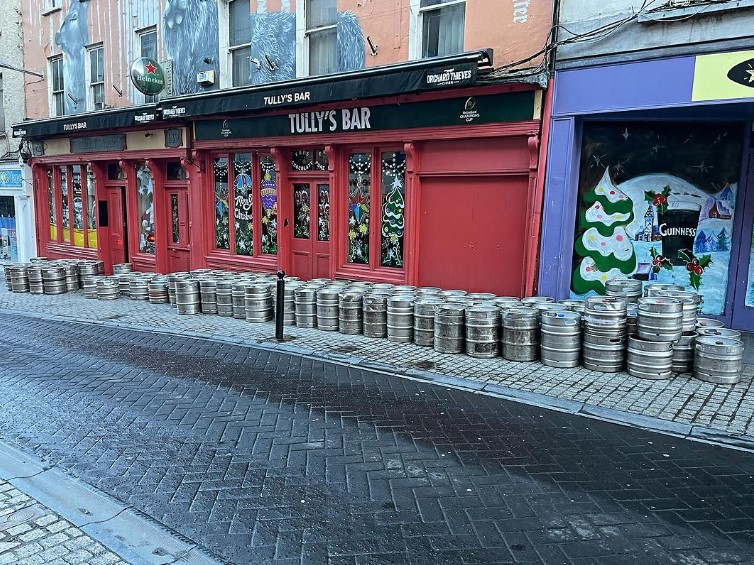 9. Tully's Bar Tully's Bar is an institution in Carlow and therefore it's on our list! RULE: Feed me - if you want to eat or drink, someone else will have to feed you. Photo: Tully's Bar Carlow