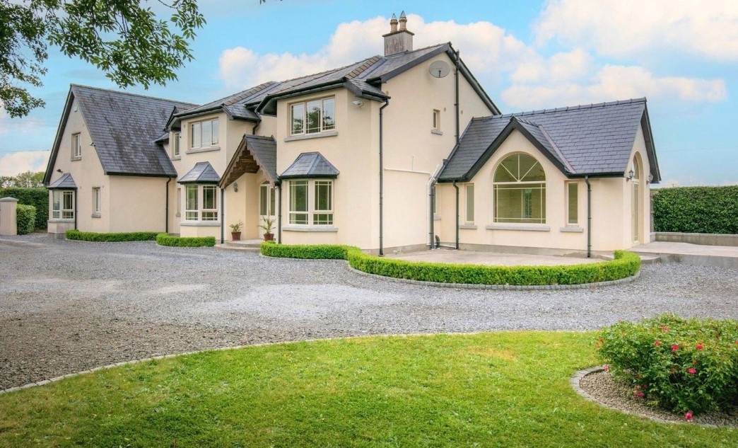 1. Lynrath House, Newgardens, Co. Carlow €750,000 5 Bed & 5 Bath 359 m² Detached