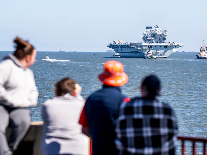 HMS Queen Elizabeth passing under the Forth Bridge