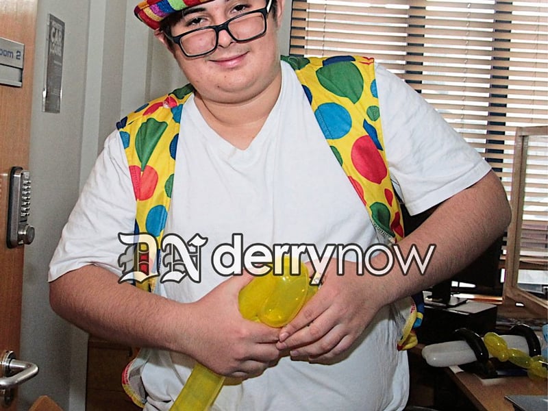 Oliver balloon modelling.