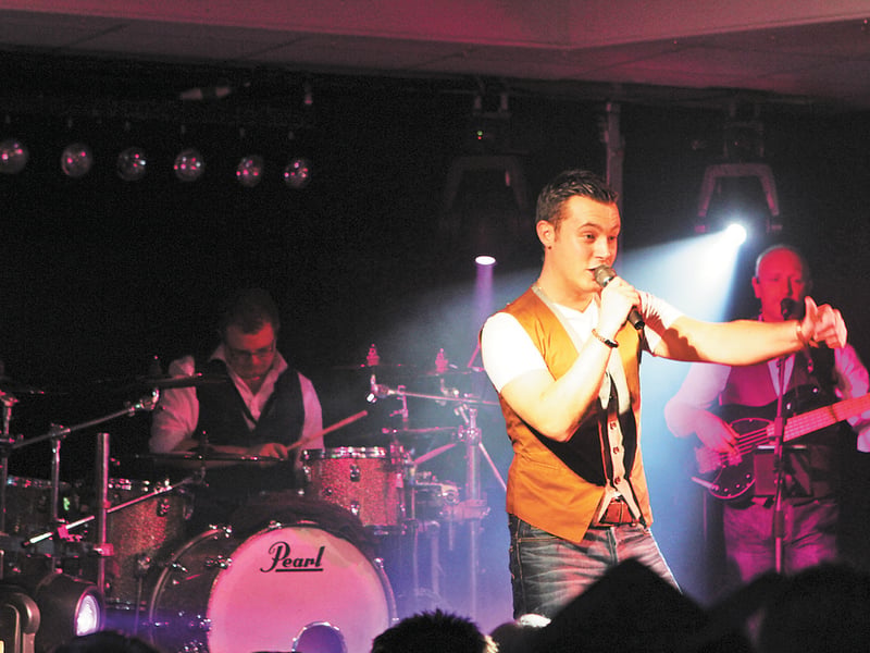 Nathan Carter entertaining the crowds at The Elk
