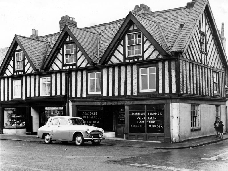 North Street at the junction with Horsefair showing pseudo-Elizabethan buildings, at this time occupied by Teasdale and Metcalfe, a firm who had expanded the business from tractors and agricultural machinery retail to the manufacture of Dutch Barns. Pictured in October 1962.