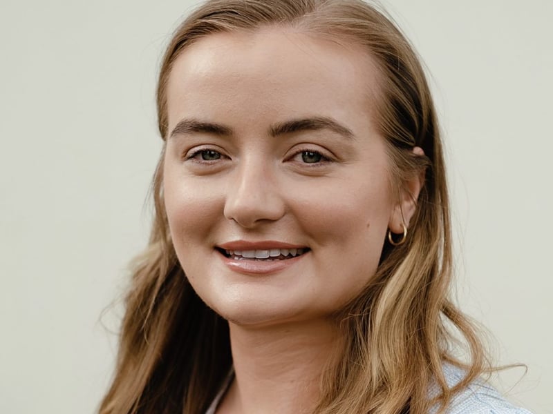 Dublin Rose Bethany Cushing My name is Bethany and I’m 27 years old, hailing originally from Ballyhea, Co. Cork but am a Rose of many roots; growing up in the Falkland Islands, London, and Cork before finally settling in Dublin. I am privileged to be representing my now home county of Dublin. I moved to Dublin in 2013 to pursue my studies at Trinity College Dublin. Since graduating, I have worked as a Radiation Therapist for St Luke’s Radiation Oncology Network and also in cancer research. In 2020 I started in the Royal College of Surgeons where I am about to commence my fourth year as a medical student. My career goal is to work in Obstetrics and Gynaecology and I have a keen interest in women’s health. In my spare time I enjoy swimming in Bull Island, cooking, playing the violin, practising TaeKwonDo, and I am currently training for the Dublin Marathon in October while fundraising for Beaumont Hospital Foundation, a charity close to my heart. I am so excited for what’s to come as the Dublin Rose in Tralee this summer and to meet 31 other inspirational and like-minded women.